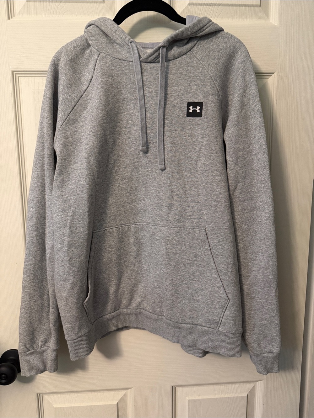 Under Armour Men's Light Gray Pullover Hoodie with Logo Patch